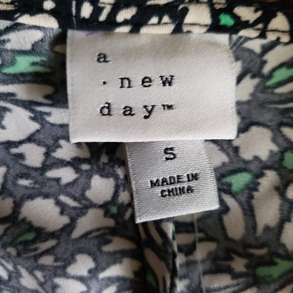 Women's Crepe Short Flutter Sleeve Midi Dress A New Day Green Floral Size Small - Picture 13 of 16